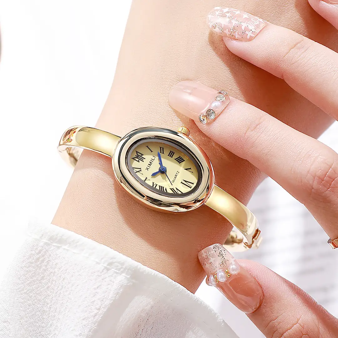 Hot-Selling Foreign Trade Roman Oval Women's Watch, Bathtub Bracelet, High-End Chanel-Style Trendy Quartz Watch