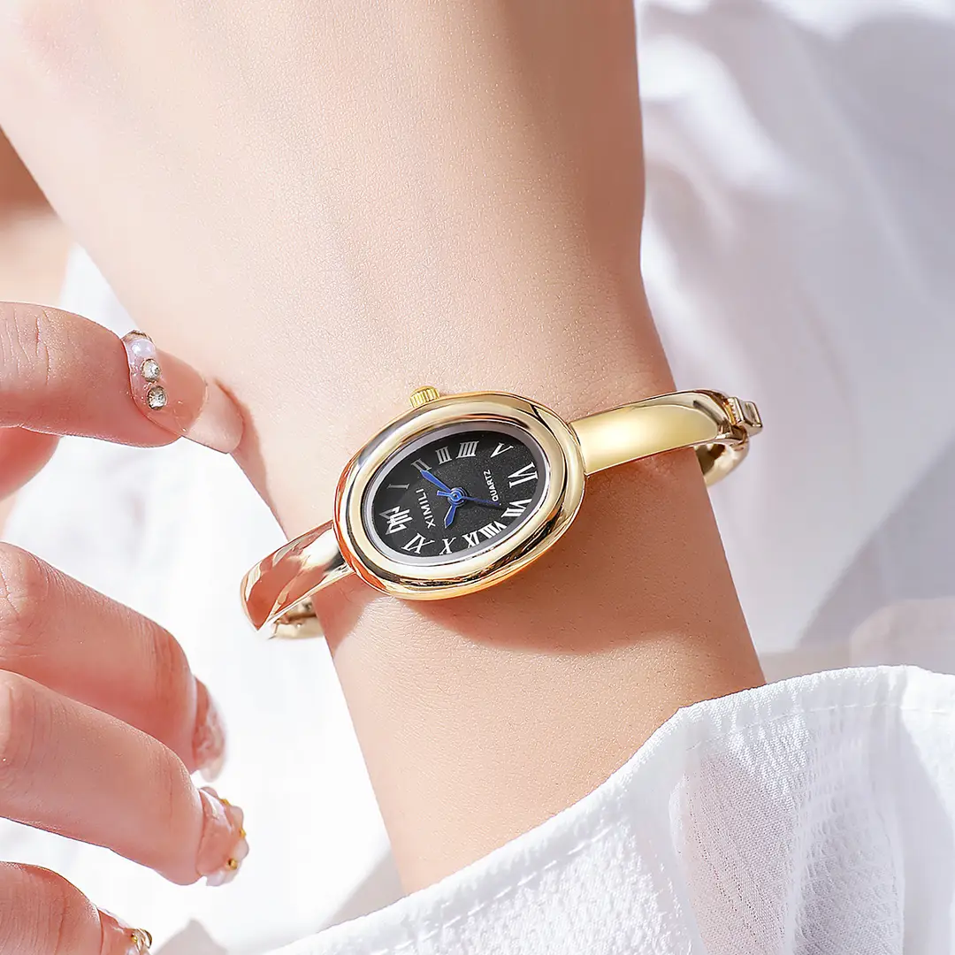Hot-Selling Foreign Trade Roman Oval Women's Watch, Bathtub Bracelet, High-End Chanel-Style Trendy Quartz Watch