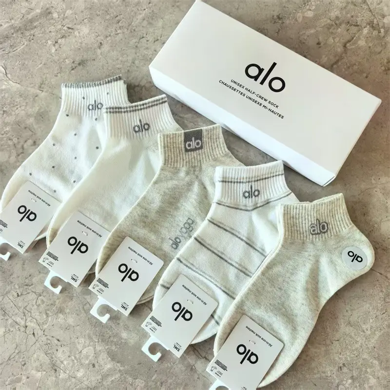 Alo Yoga Socks Boxed Short-Tube Sports Socks for Men and Women, Breathable, Sweat-Absorbent, Cotton, All-Season Casual Trendy Socks Wholesale