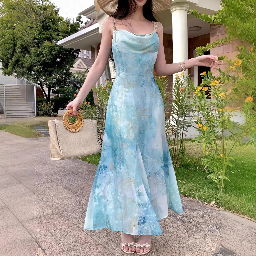 French-Style Dress for Women with a Large Skirt, Gentle and Elegant, Perfect for Spring and Summer, Especially Beautiful for the Beach, with a Cinched Waist