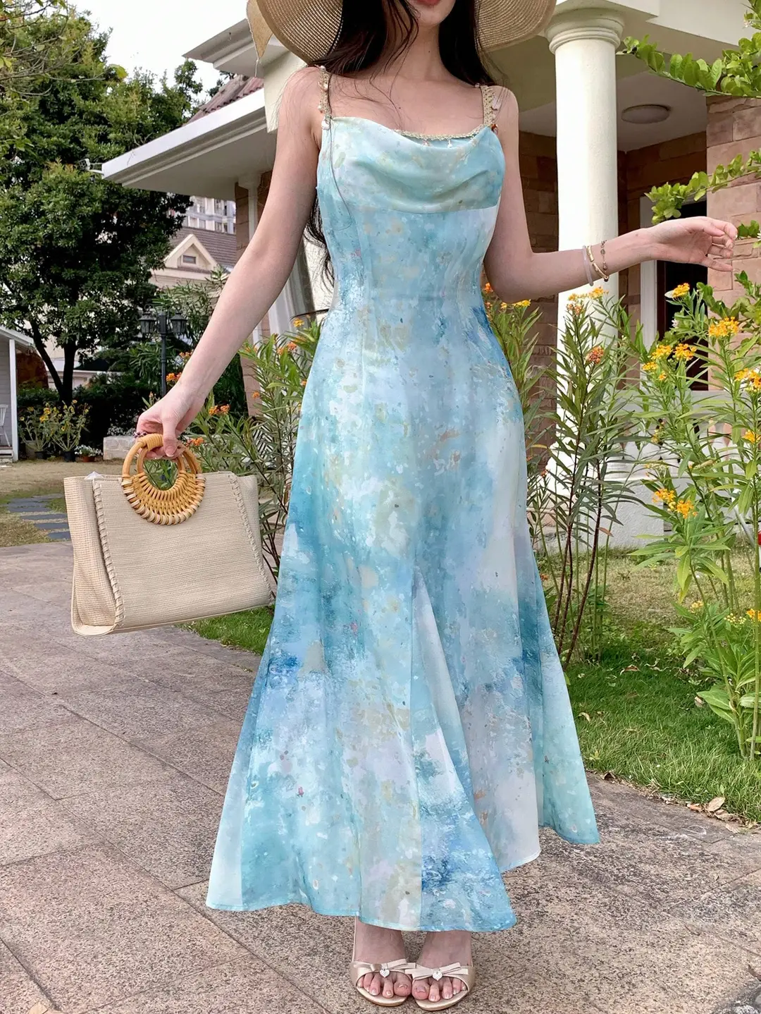 French-Style Dress for Women with a Large Skirt, Gentle and Elegant, Perfect for Spring and Summer, Especially Beautiful for the Beach, with a Cinched Waist — feature 5