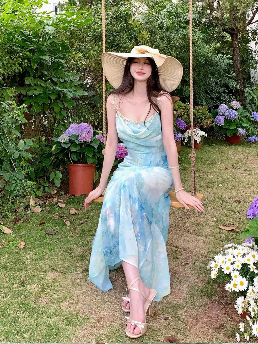 French-Style Dress for Women with a Large Skirt, Gentle and Elegant, Perfect for Spring and Summer, Especially Beautiful for the Beach, with a Cinched Waist — feature 7