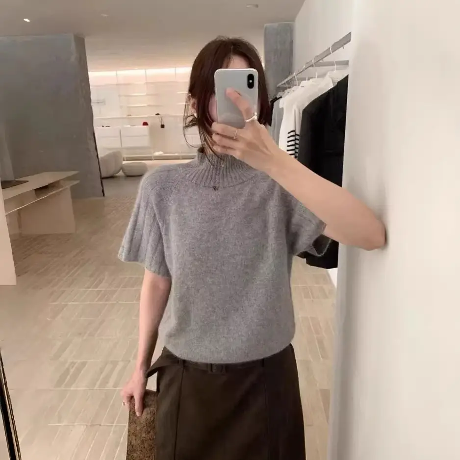 White Half-Turtleneck Sweater, Short-Sleeved Thickened Knitted Base Layer, New Autumn and Winter Style, Great for Layering, Very Stylish Top for Women