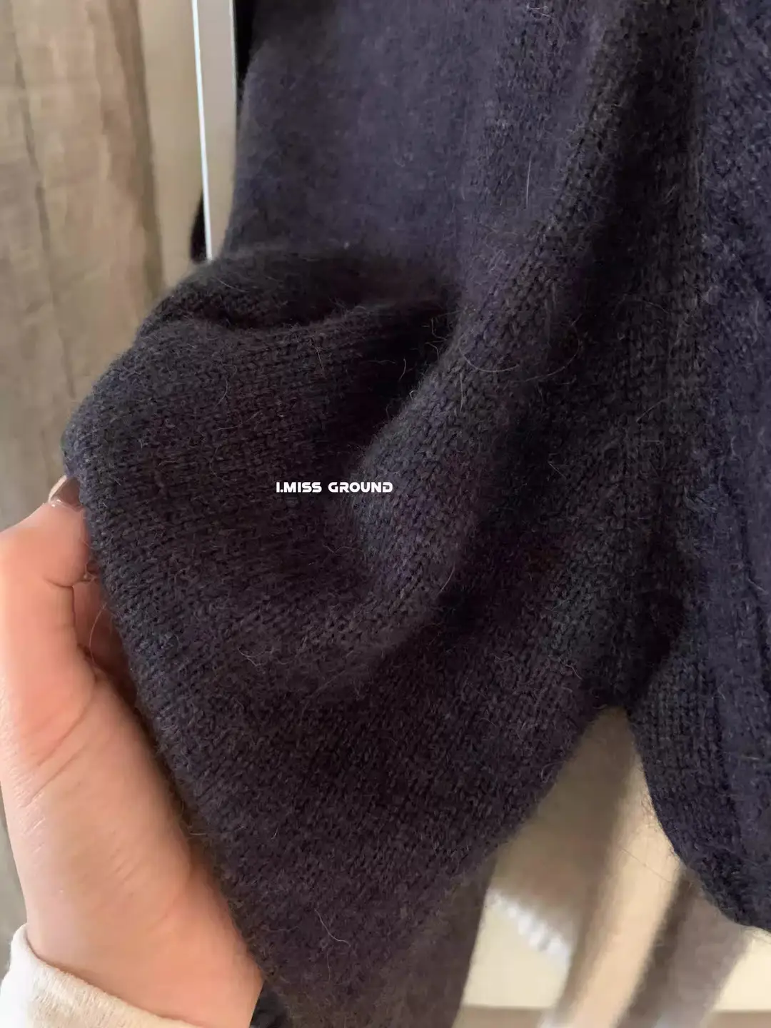 White Half-Turtleneck Sweater, Short-Sleeved Thickened Knitted Base Layer, New Autumn and Winter Style, Great for Layering, Very Stylish Top for Women — feature 22