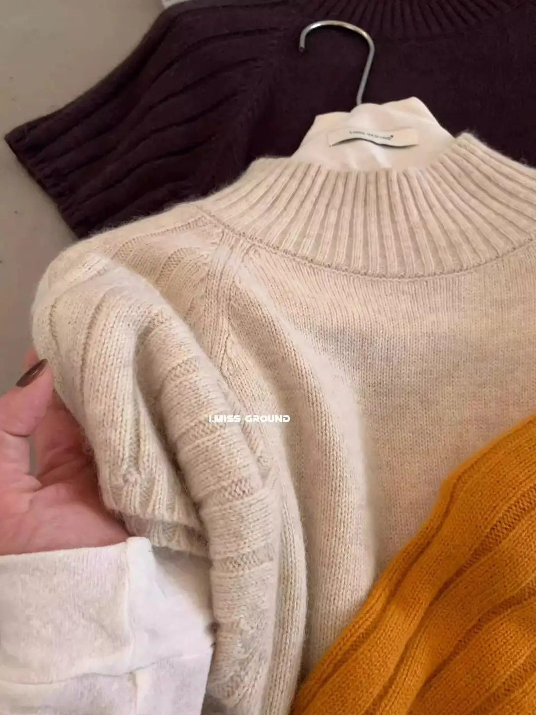 White Half-Turtleneck Sweater, Short-Sleeved Thickened Knitted Base Layer, New Autumn and Winter Style, Great for Layering, Very Stylish Top for Women — feature 23