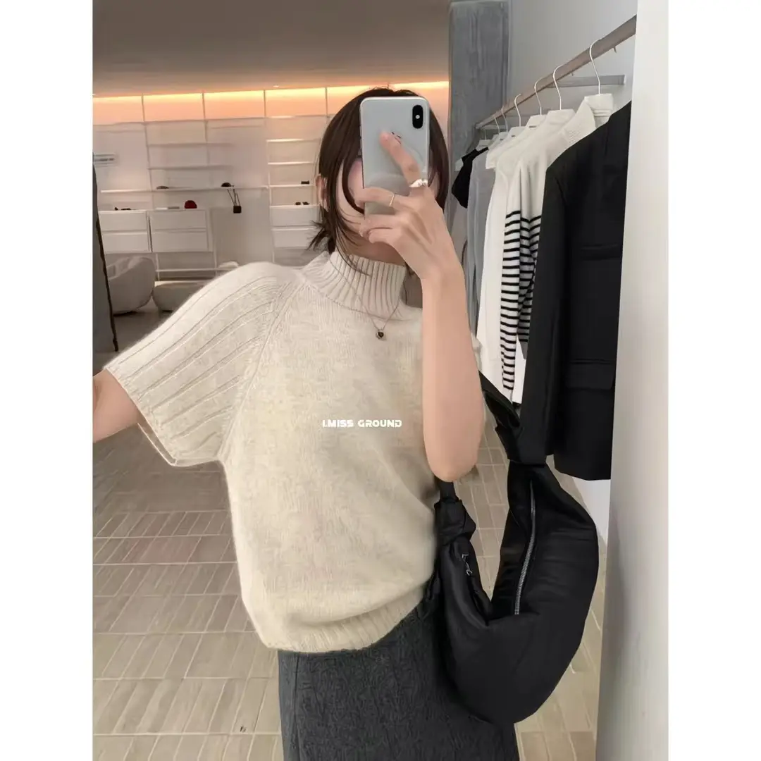 White Half-Turtleneck Sweater, Short-Sleeved Thickened Knitted Base Layer, New Autumn and Winter Style, Great for Layering, Very Stylish Top for Women
