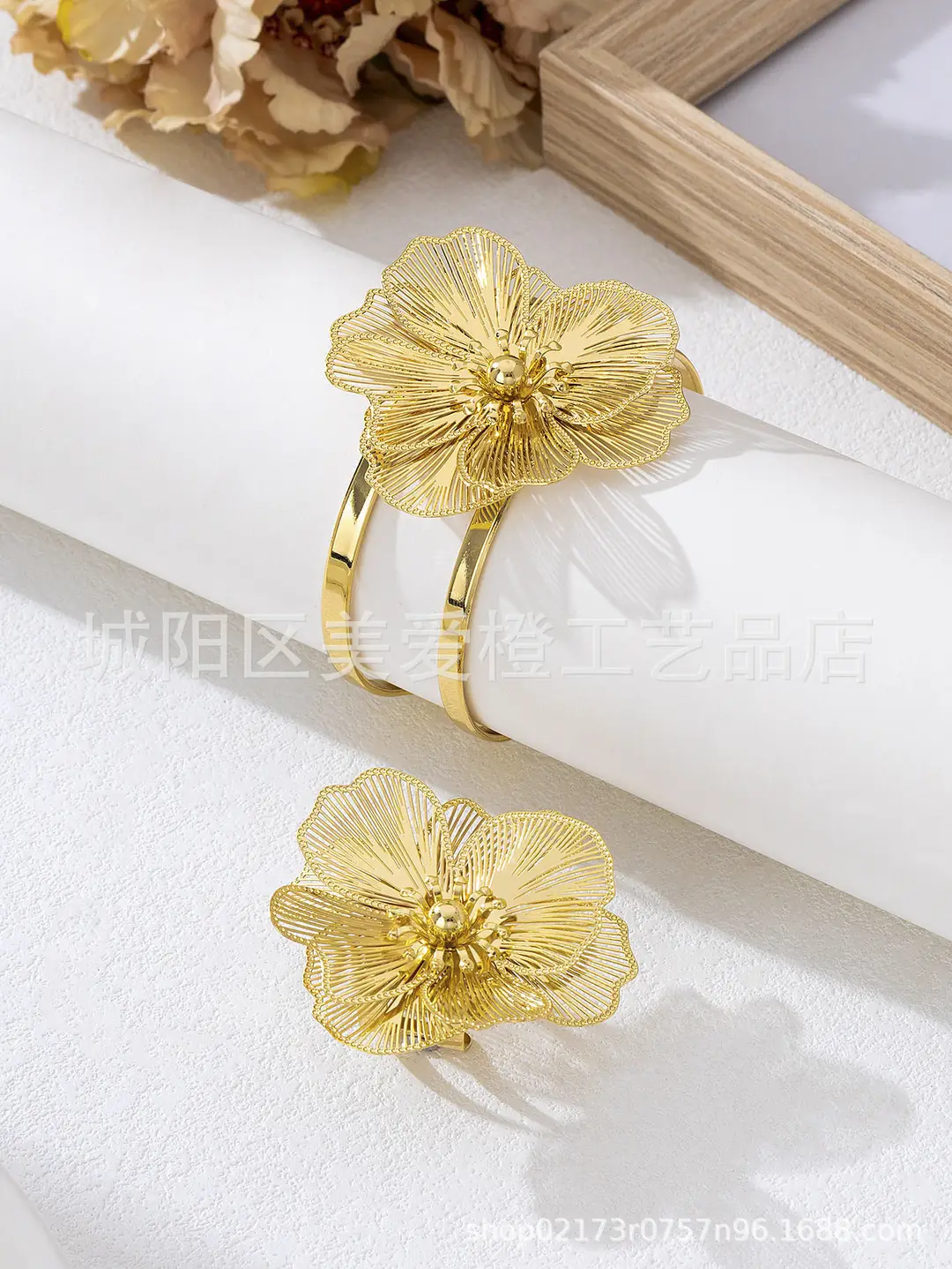 Cross-Border Women's Gold Flower Hollow-Out Open Bracelet, European and American Style Exaggerated Metal Arm Ring, Adjustable Fashion Accessory — feature 2