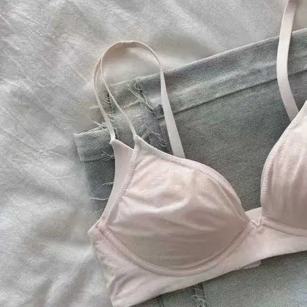 French-Style Pure Desire Lingerie for Women with Small Busts, Thin Top and Thick Bottom, No Underwire, Enhances Appearance, Gathers Side Breasts, Prevents Sagging, Breathable Bra for Summer