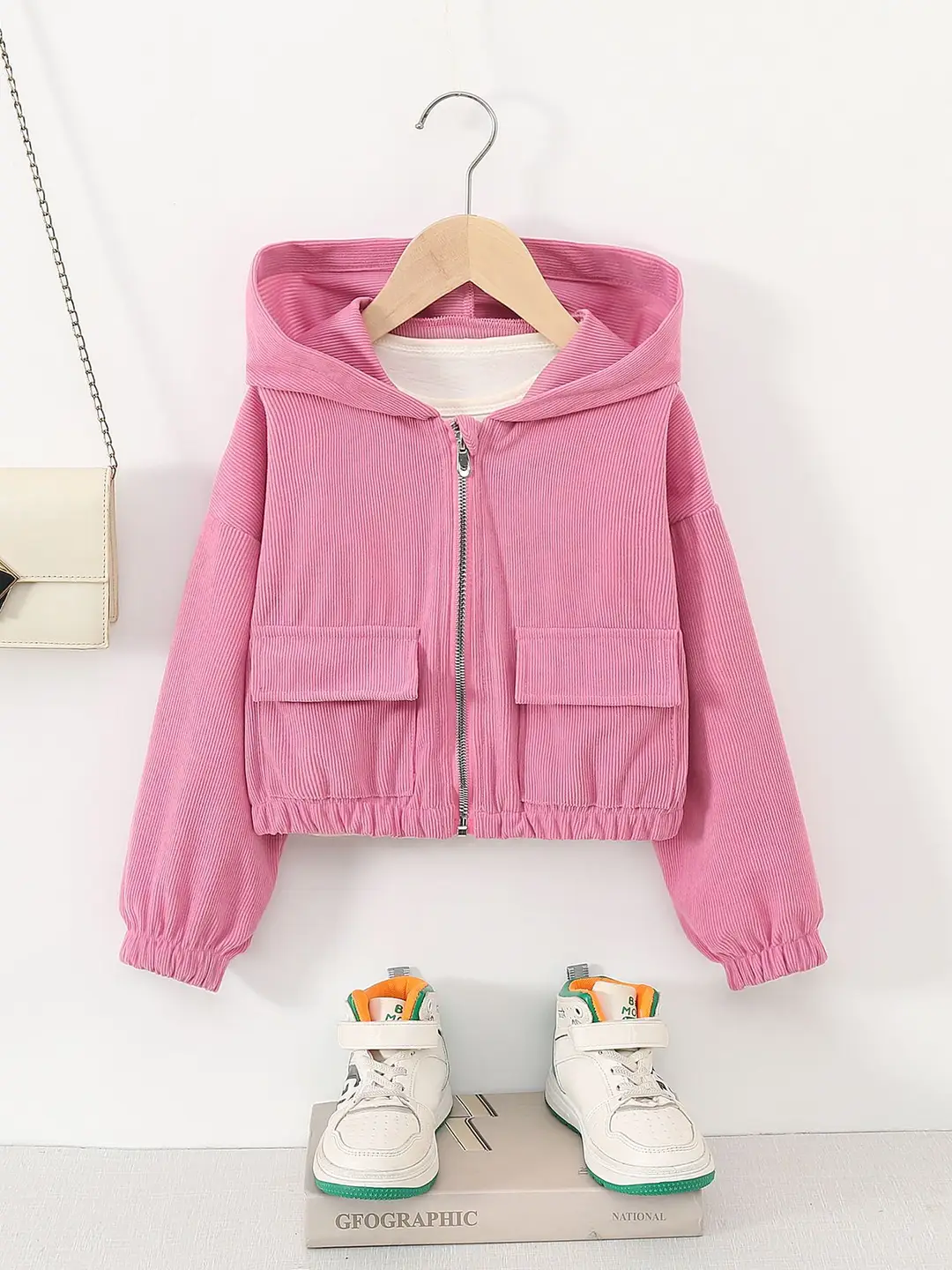 Direct sales from the source factory: girls' short zip-up jacket with hood, casual sporty style, fashionable new spring children's clothing — feature 11