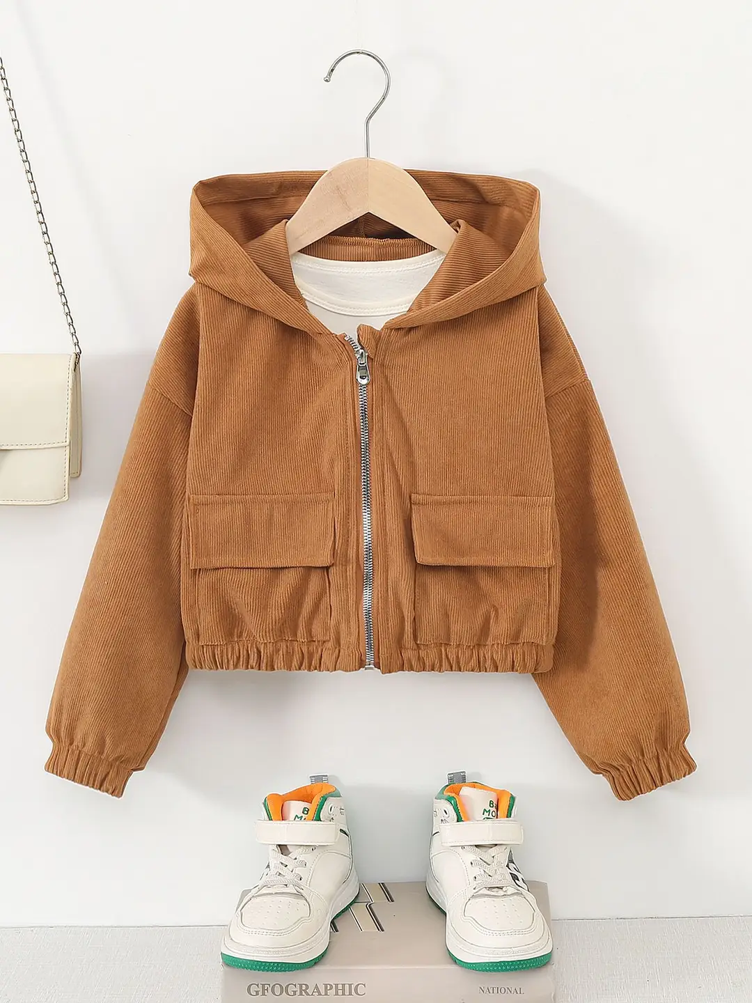 Direct sales from the source factory: girls' short zip-up jacket with hood, casual sporty style, fashionable new spring children's clothing