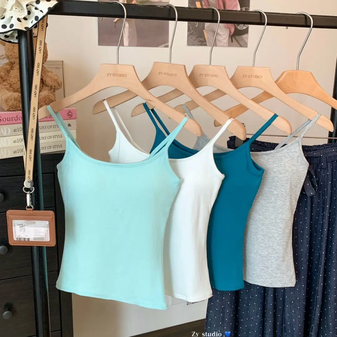 Solid Color Camisole for Women in Summer with Built-In Chest Pads, Sexy Sleeveless Top, Anti-Exposure, Slim Fit, Short Style, Beautiful Back