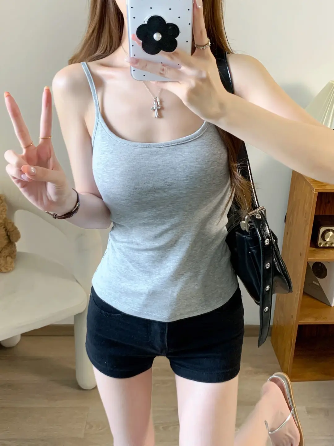 Solid Color Camisole for Women in Summer with Built-In Chest Pads, Sexy Sleeveless Top, Anti-Exposure, Slim Fit, Short Style, Beautiful Back — feature 13