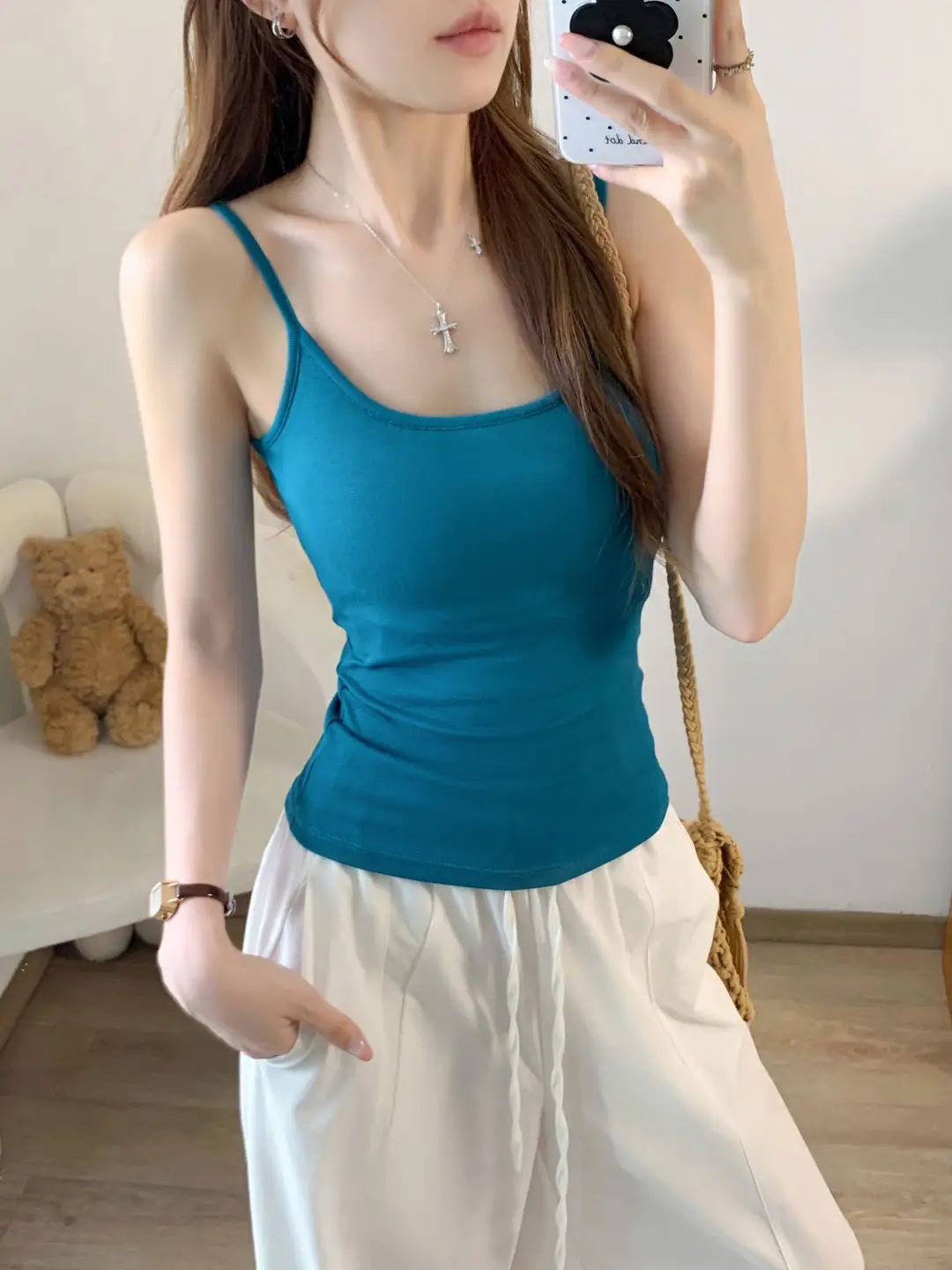 Solid Color Camisole for Women in Summer with Built-In Chest Pads, Sexy Sleeveless Top, Anti-Exposure, Slim Fit, Short Style, Beautiful Back — feature 16