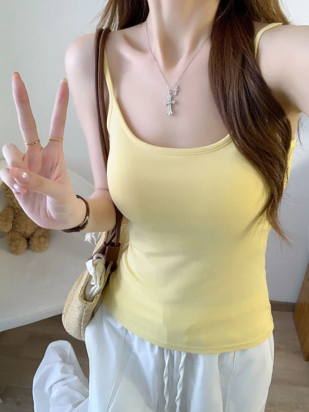 Solid Color Camisole for Women in Summer with Built-In Chest Pads, Sexy Sleeveless Top, Anti-Exposure, Slim Fit, Short Style, Beautiful Back — feature 28