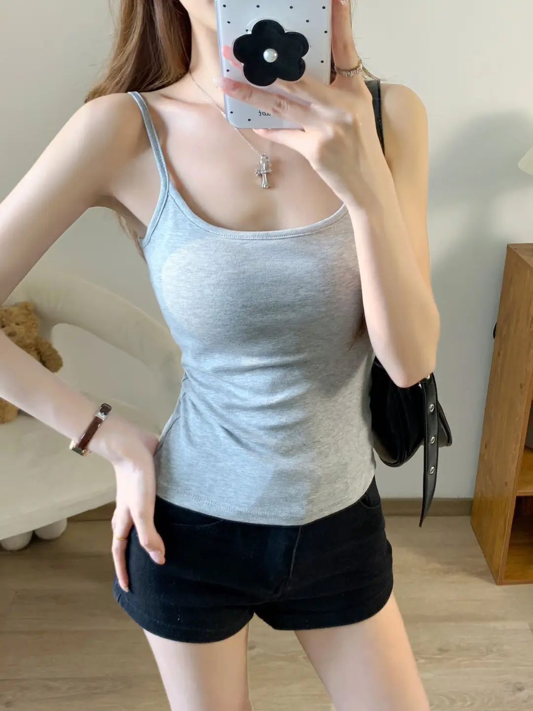 Solid Color Camisole for Women in Summer with Built-In Chest Pads, Sexy Sleeveless Top, Anti-Exposure, Slim Fit, Short Style, Beautiful Back — feature 30