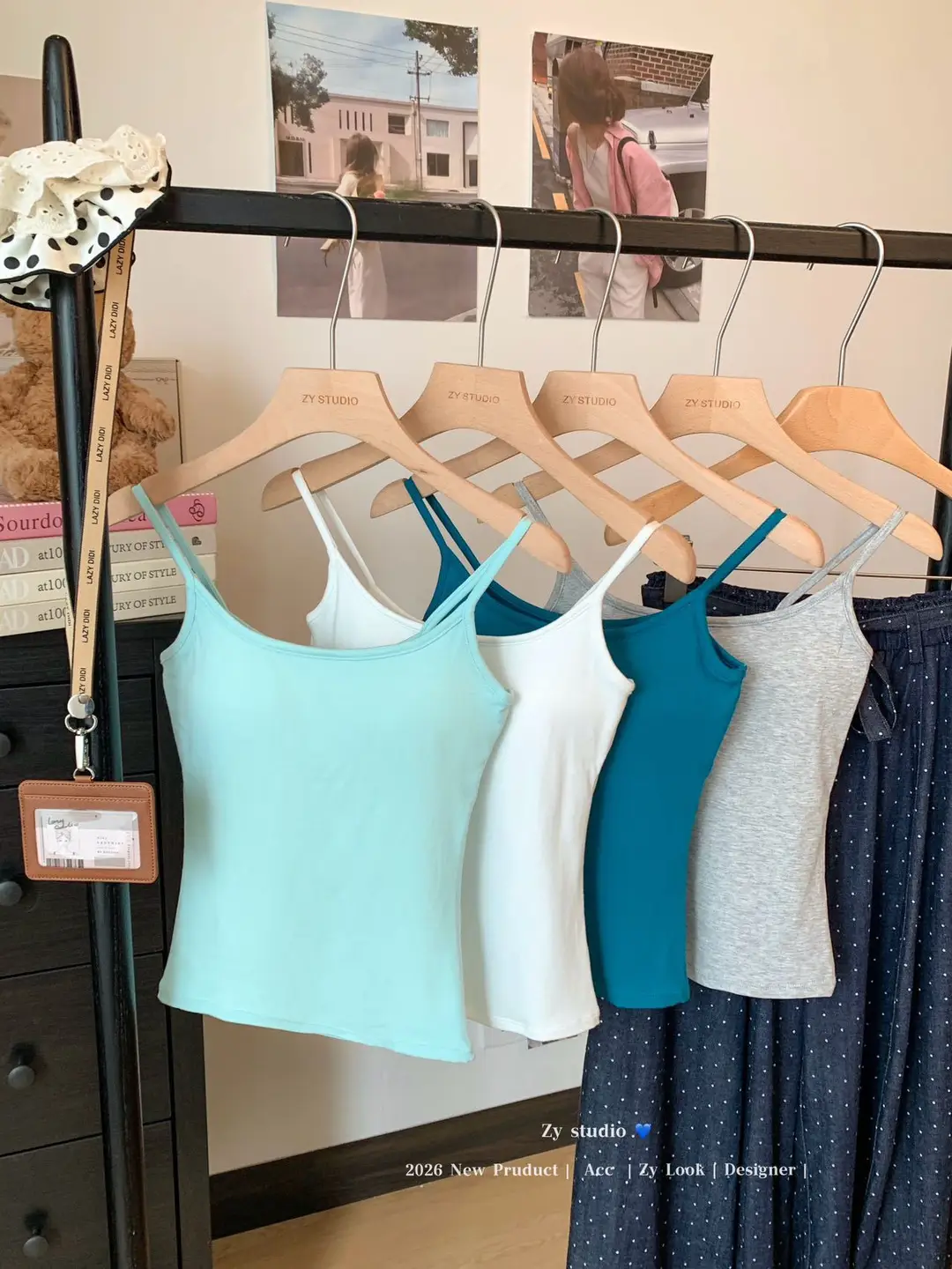 Solid Color Camisole for Women in Summer with Built-In Chest Pads, Sexy Sleeveless Top, Anti-Exposure, Slim Fit, Short Style, Beautiful Back — feature 9