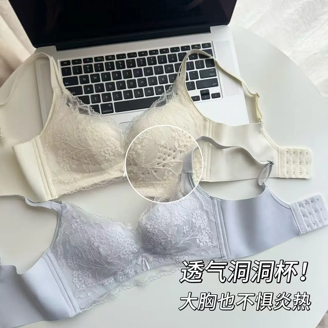 Thin, Wire-Free, Large-Size Bra with Lace Perforated Cups, Comfortable, Breathable, Seamless Underwear That Gathers Side Breasts and Prevents Sagging
