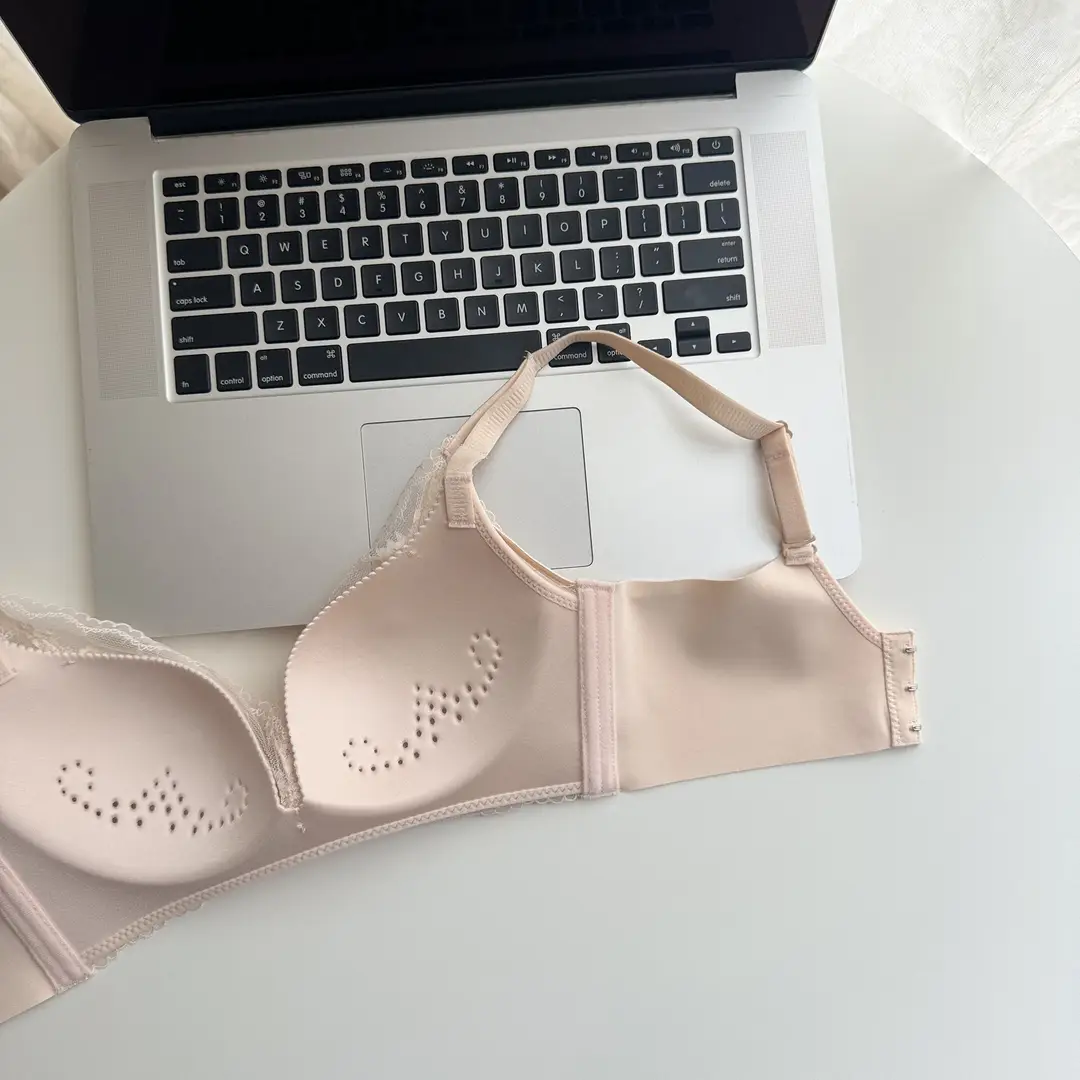 Thin, Wire-Free, Large-Size Bra with Lace Perforated Cups, Comfortable, Breathable, Seamless Underwear That Gathers Side Breasts and Prevents Sagging — feature 21