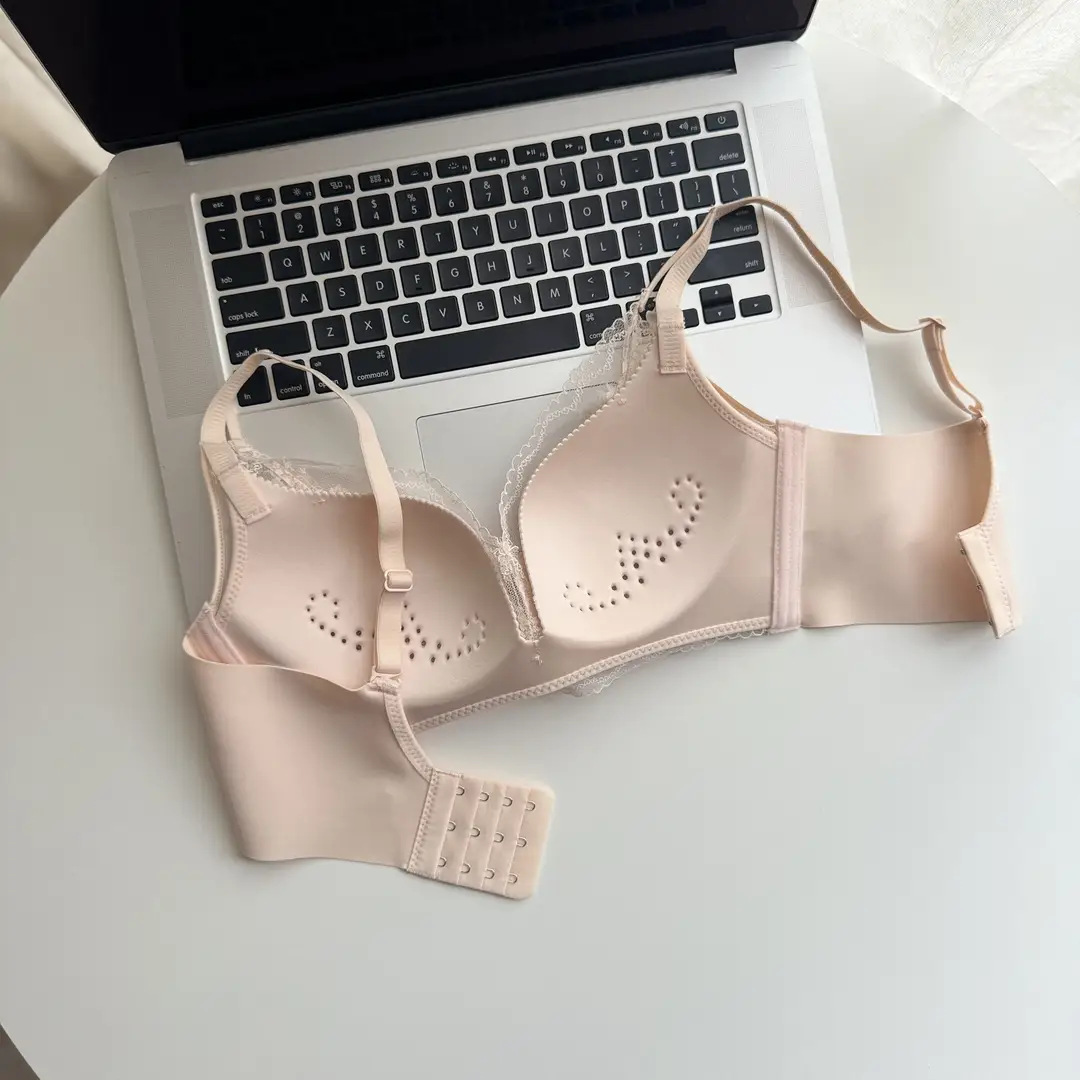 Thin, Wire-Free, Large-Size Bra with Lace Perforated Cups, Comfortable, Breathable, Seamless Underwear That Gathers Side Breasts and Prevents Sagging — feature 22