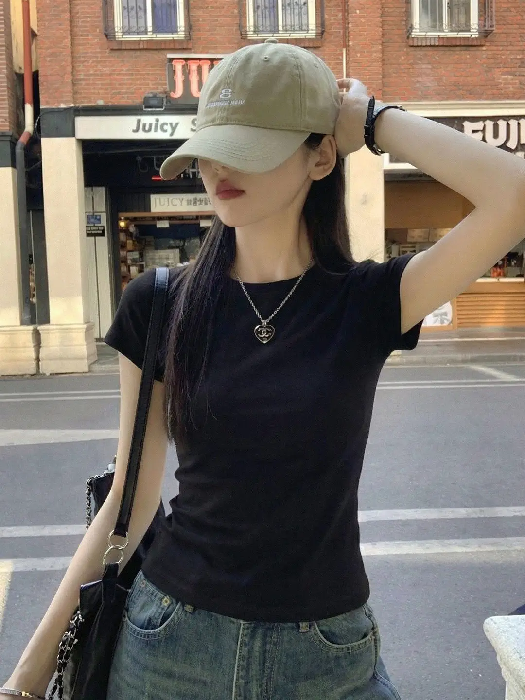 Black Round Neck Short-Sleeved T-Shirt Slim Fit Waist-Cinching Tight-Fitting Right-Shoulder Top for Women 2026 Summer Simple and Versatile Outfit — feature 12