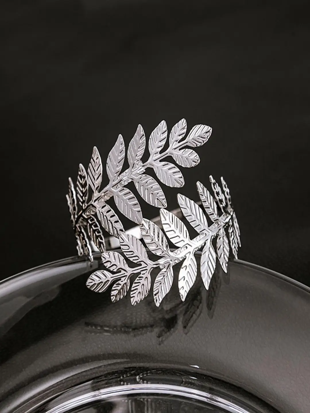 Trendy Leaf Arm Bracelet Roman Bridal Jewelry Metal Bracelet Adjustable Open Design Trendy Exaggerated Jewelry — feature 7