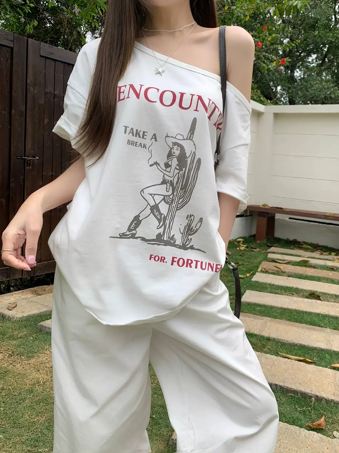 American-Style Spicy Girl Western Girl Print One-Shoulder Short-Sleeve T-Shirt for Women, Summer Loose High-End Design Off-Shoulder Top