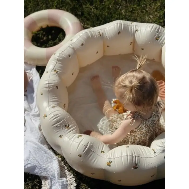 Ins-Style Petal-Shaped Pvc Thickened Inflatable Swimming Pool for Children, Foldable Round Bath Tub for Home Use