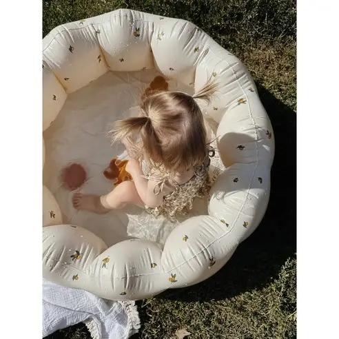 Ins-Style Petal-Shaped Pvc Thickened Inflatable Swimming Pool for Children, Foldable Round Bath Tub for Home Use — feature 3