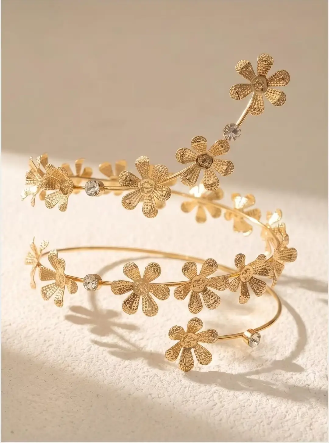 French Retro Gold Flower Open Arm Bracelet with Niche Design and Diamond Inlay, Women's Jewelry Accessories Wholesale — feature 9