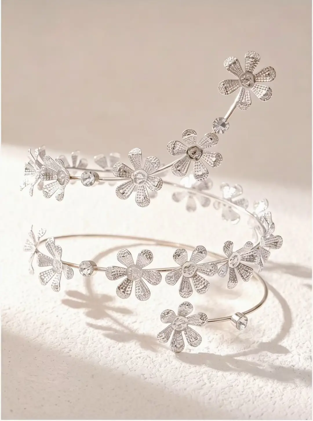 French Retro Gold Flower Open Arm Bracelet with Niche Design and Diamond Inlay, Women's Jewelry Accessories Wholesale