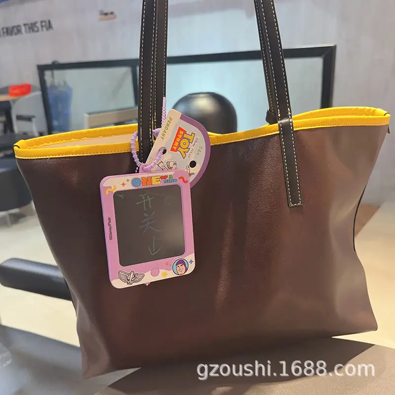 New Cartoon Merchandise: Authentic Toy Story Three-Eyed Alien Magnetic Doodle Board Keychain, Backpack and Car Pendant
