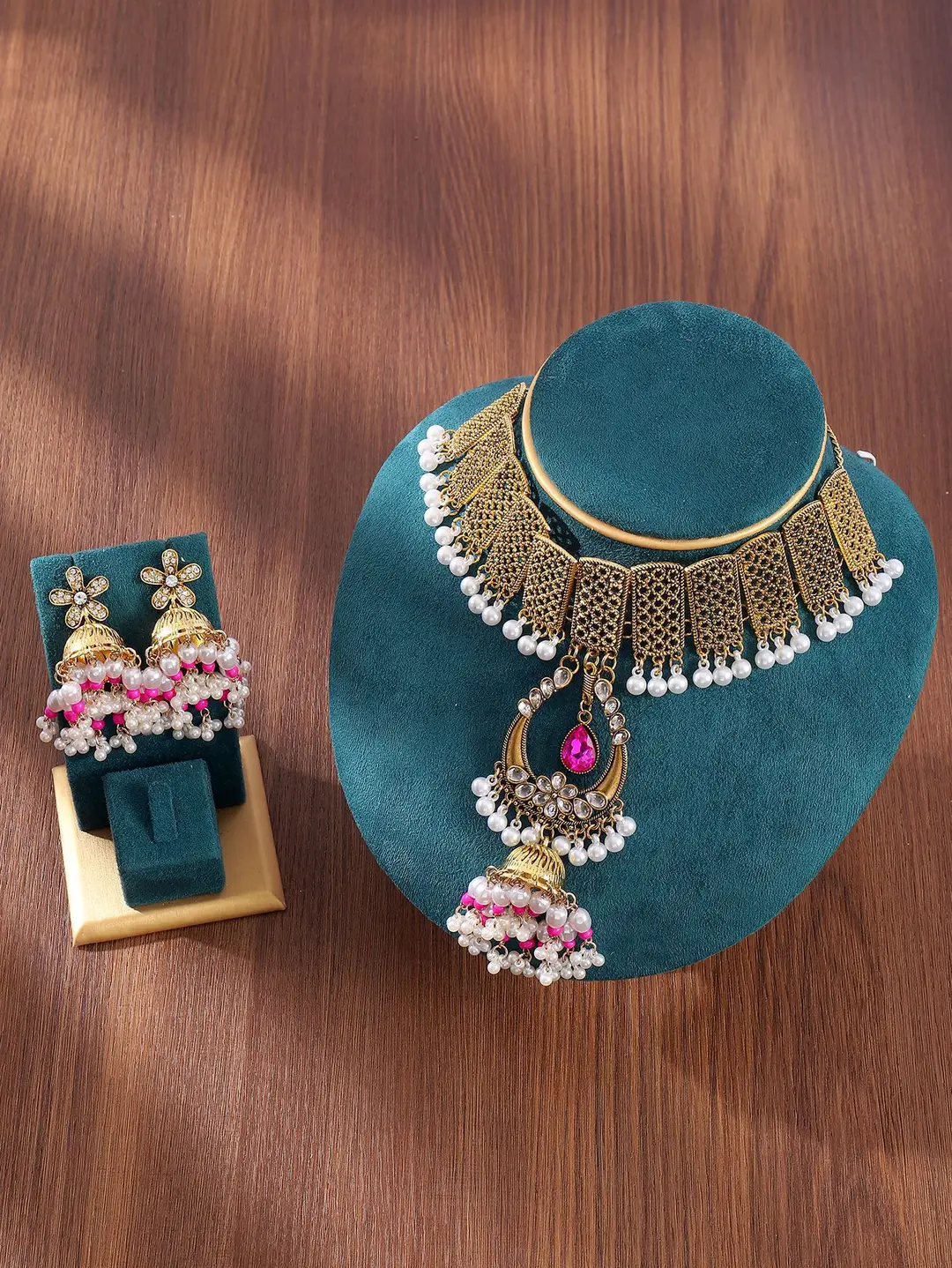 Cross-Border Indian Style Retro Ethnic Style Hollow Wind Chime Earrings and Necklace Bohemian Exotic Style Diamond-Encrusted Set — feature 4