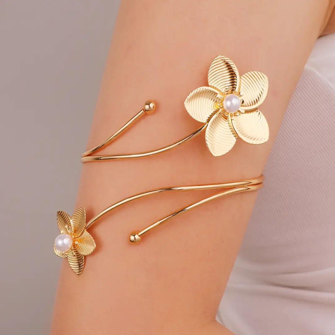 Cross-Border Hot-Selling Floral Open Arm Bracelet, Geometric Light Luxury Niche High-End Bracelet, Fashionable Arm Ring, Non-Fading Bracelet