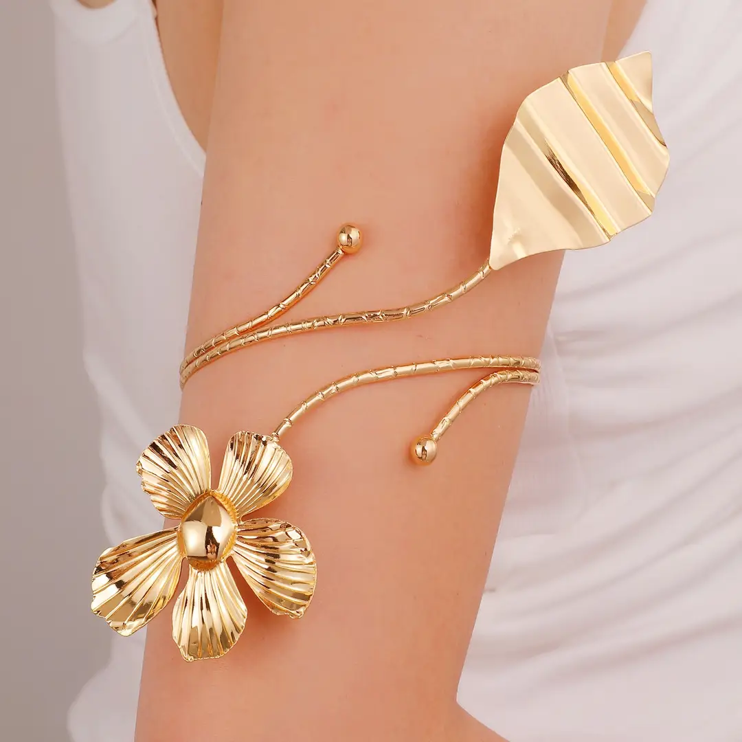 Cross-Border Hot-Selling Floral Open Arm Bracelet, Geometric Light Luxury Niche High-End Bracelet, Fashionable Arm Ring, Non-Fading Bracelet