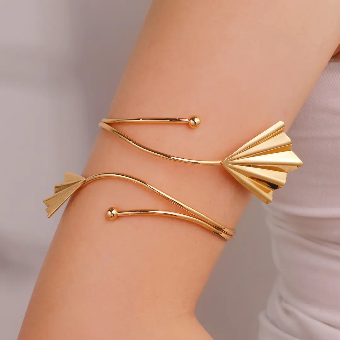 Cross-Border Hot-Selling Floral Open Arm Bracelet, Geometric Light Luxury Niche High-End Bracelet, Fashionable Arm Ring, Non-Fading Bracelet