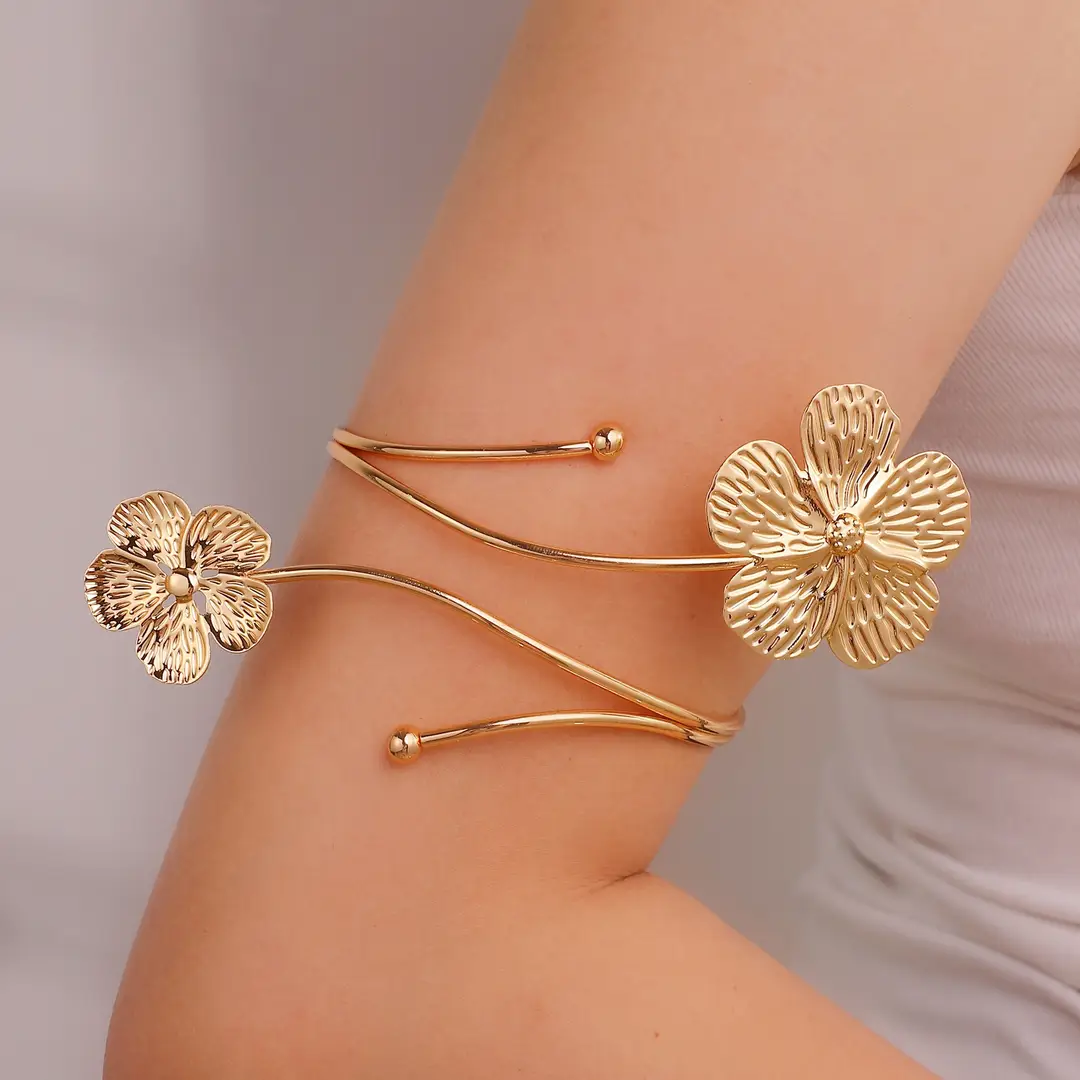 Cross-Border Hot-Selling Floral Open Arm Bracelet, Geometric Light Luxury Niche High-End Bracelet, Fashionable Arm Ring, Non-Fading Bracelet
