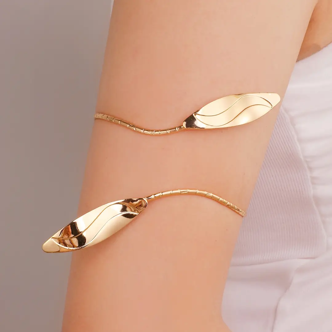 Cross-Border Hot-Selling Floral Open Arm Bracelet, Geometric Light Luxury Niche High-End Bracelet, Fashionable Arm Ring, Non-Fading Bracelet