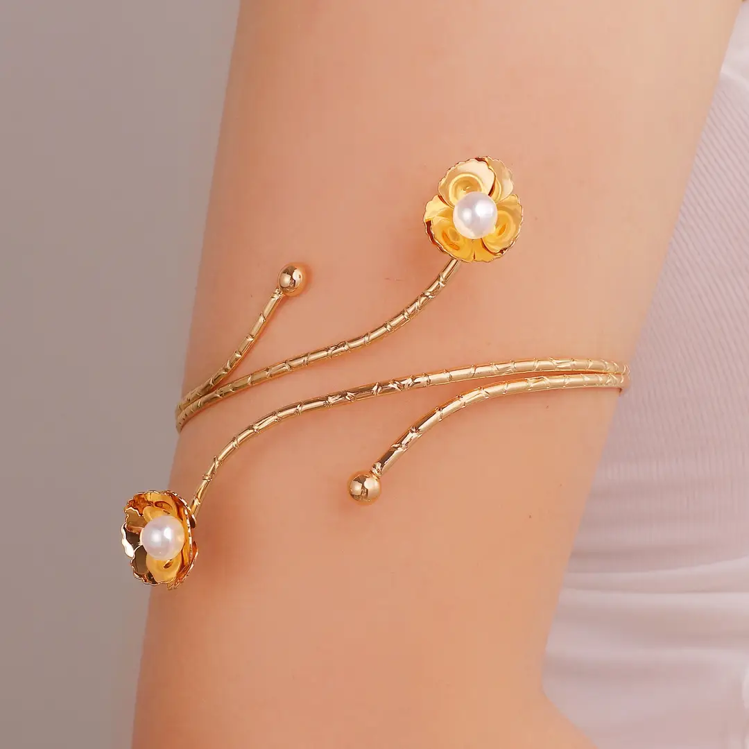 Cross-Border Hot-Selling Floral Open Arm Bracelet, Geometric Light Luxury Niche High-End Bracelet, Fashionable Arm Ring, Non-Fading Bracelet