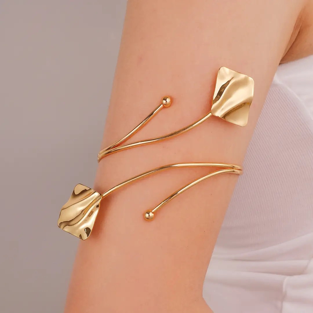 Cross-Border Hot-Selling Floral Open Arm Bracelet, Geometric Light Luxury Niche High-End Bracelet, Fashionable Arm Ring, Non-Fading Bracelet