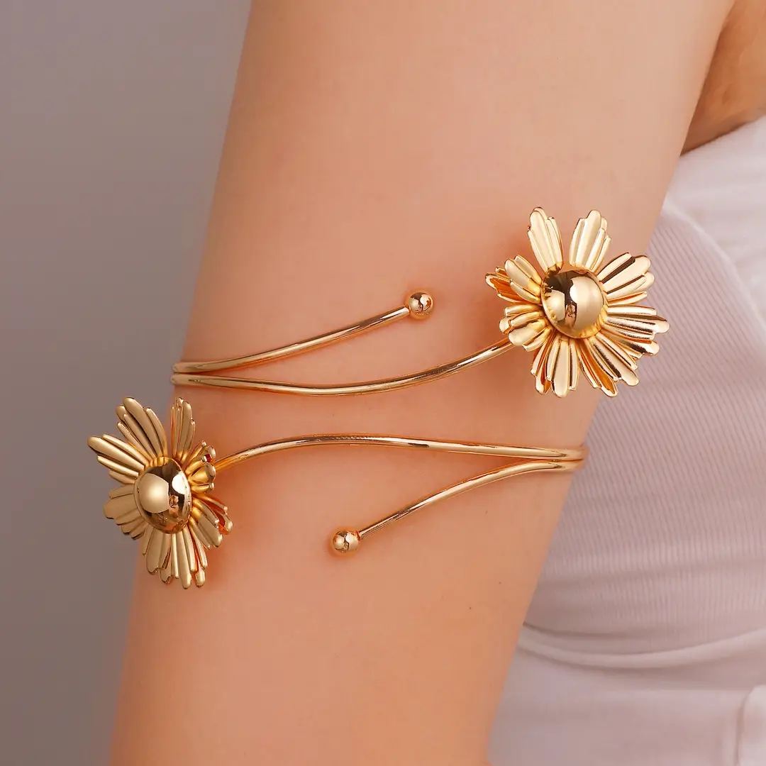 Cross-Border Hot-Selling Floral Open Arm Bracelet, Geometric Light Luxury Niche High-End Bracelet, Fashionable Arm Ring, Non-Fading Bracelet