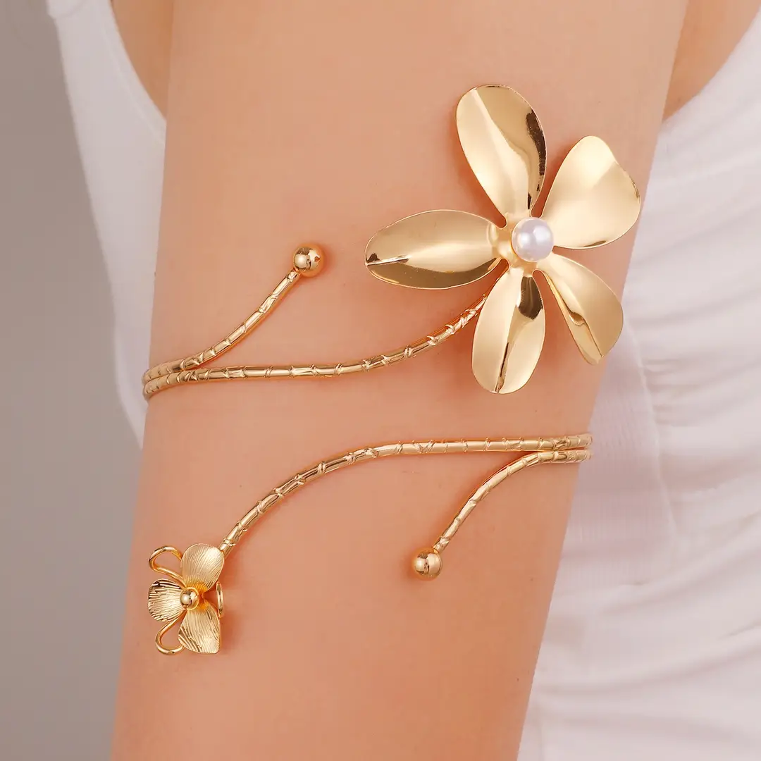 Cross-Border Hot-Selling Floral Open Arm Bracelet, Geometric Light Luxury Niche High-End Bracelet, Fashionable Arm Ring, Non-Fading Bracelet