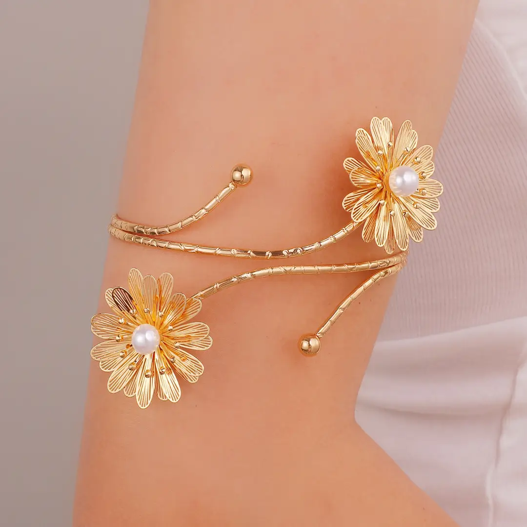 Cross-Border Hot-Selling Floral Open Arm Bracelet, Geometric Light Luxury Niche High-End Bracelet, Fashionable Arm Ring, Non-Fading Bracelet