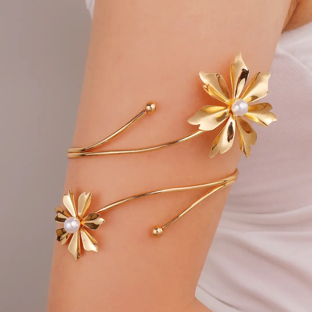 Cross-Border Hot-Selling Floral Open Arm Bracelet, Geometric Light Luxury Niche High-End Bracelet, Fashionable Arm Ring, Non-Fading Bracelet