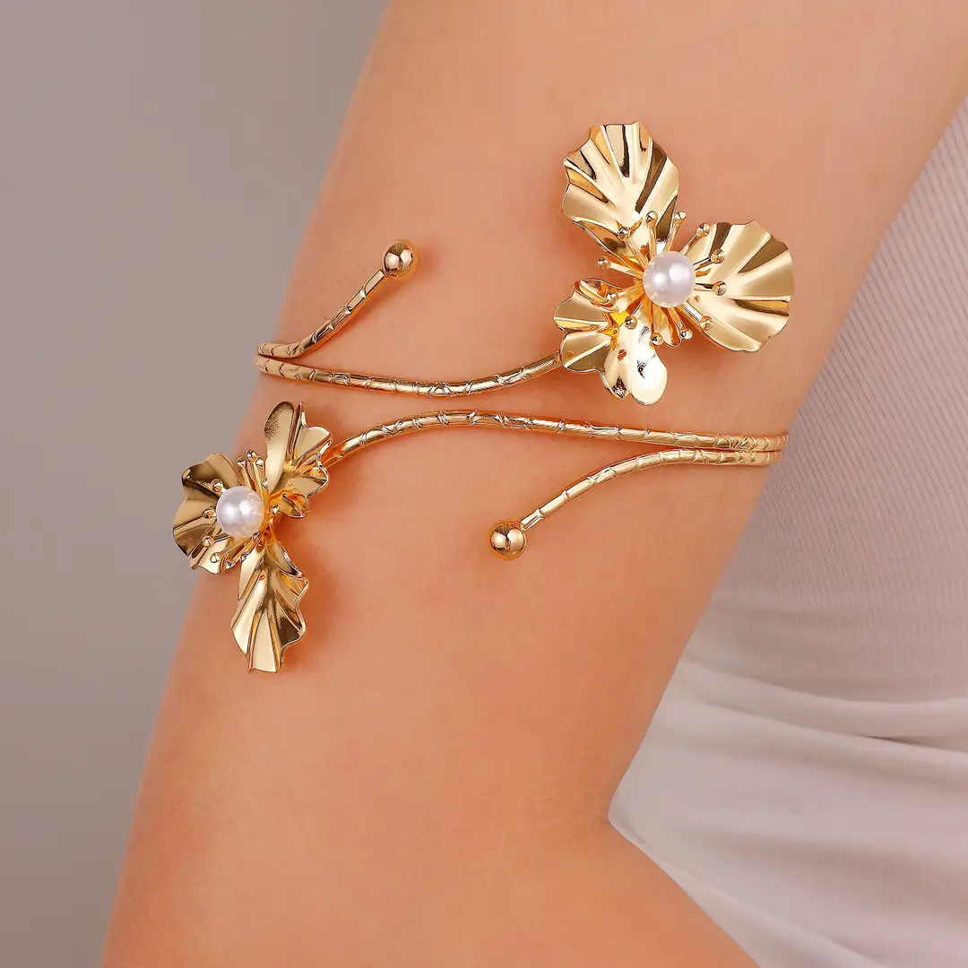 Cross-Border Hot-Selling Floral Open Arm Bracelet, Geometric Light Luxury Niche High-End Bracelet, Fashionable Arm Ring, Non-Fading Bracelet