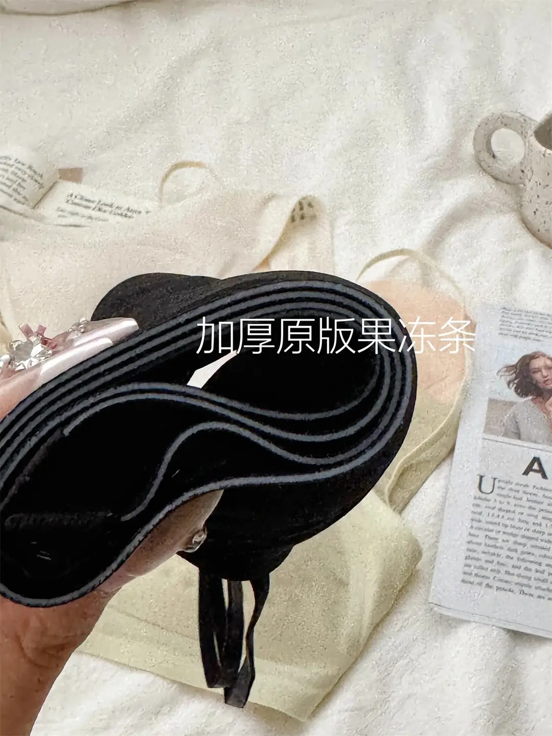 Summer Breath Bra Ultra-Thin Small Chest Underwear Women's French Style Deep V Invisible Thin Straps Jelly Strip Seamless Bra — feature 9