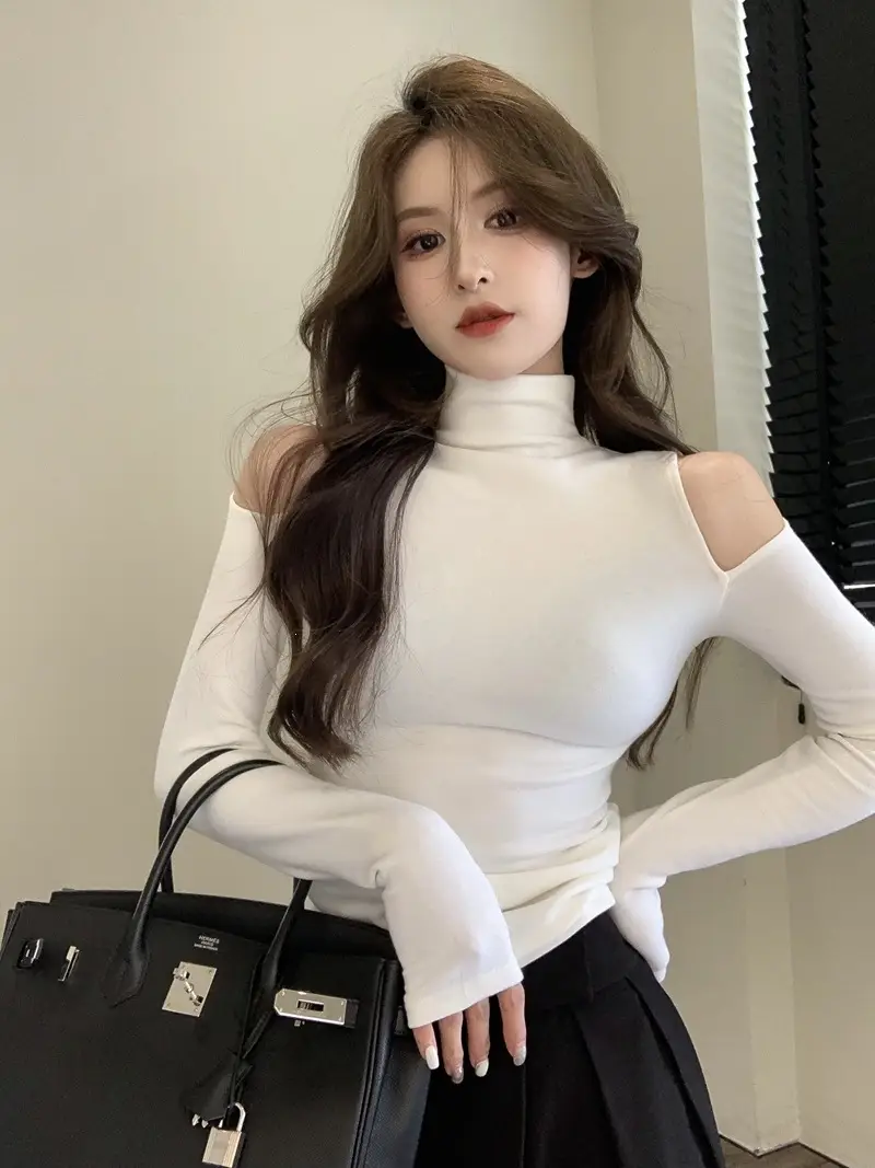 Unique Off-Shoulder Half-Turtleneck Base Shirt T-Shirt for Women, New Autumn and Winter Design, Slim-Fit Long-Sleeve Top for Spring