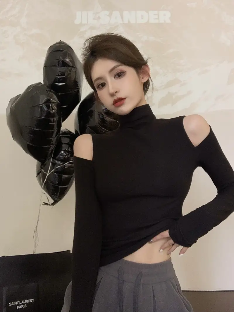 Unique Off-Shoulder Half-Turtleneck Base Shirt T-Shirt for Women, New Autumn and Winter Design, Slim-Fit Long-Sleeve Top for Spring — feature 3