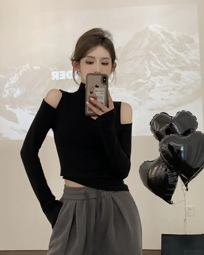 Unique Off-Shoulder Half-Turtleneck Base Shirt T-Shirt for Women, New Autumn and Winter Design, Slim-Fit Long-Sleeve Top for Spring — feature 4