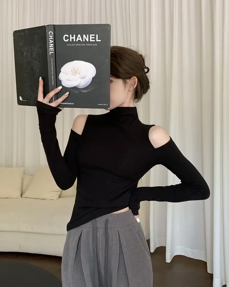 Unique Off-Shoulder Half-Turtleneck Base Shirt T-Shirt for Women, New Autumn and Winter Design, Slim-Fit Long-Sleeve Top for Spring — feature 5