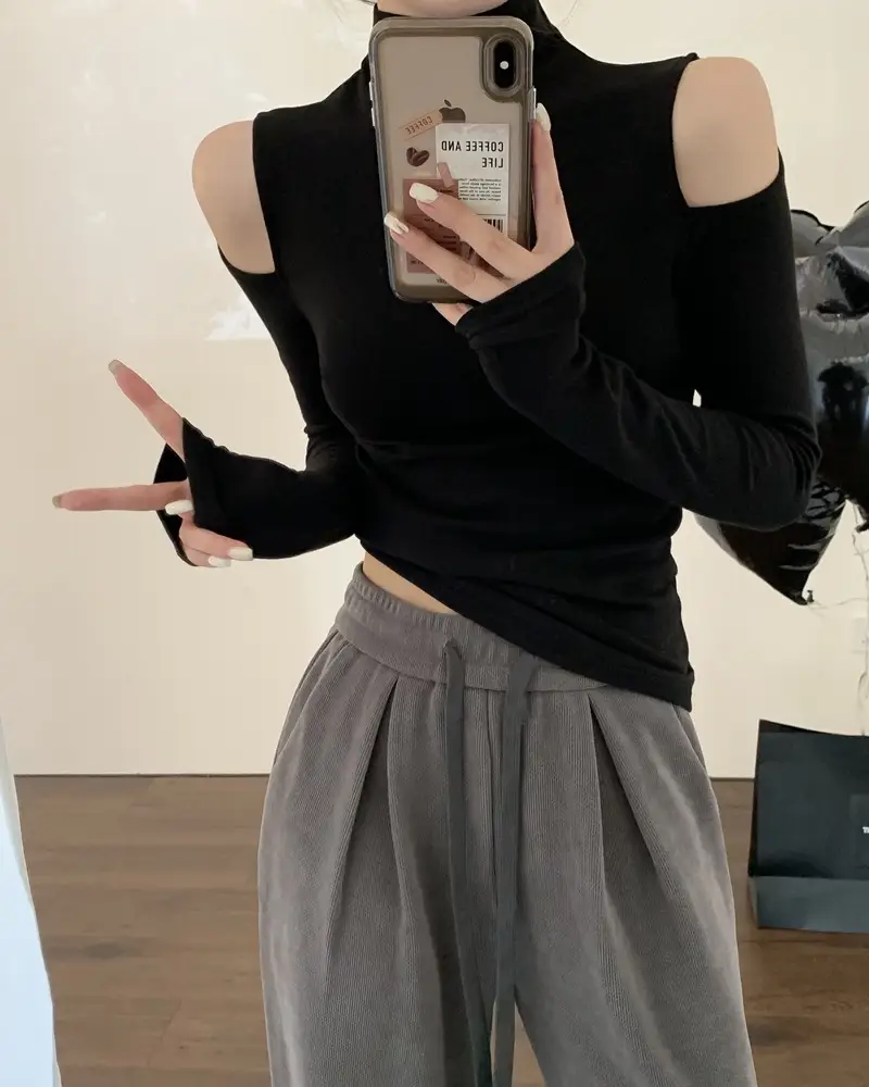 Unique Off-Shoulder Half-Turtleneck Base Shirt T-Shirt for Women, New Autumn and Winter Design, Slim-Fit Long-Sleeve Top for Spring — feature 7